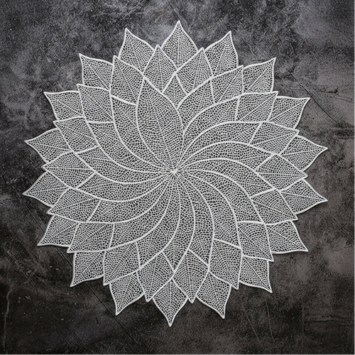 Holiday Metallic Flower Round Table Placemat