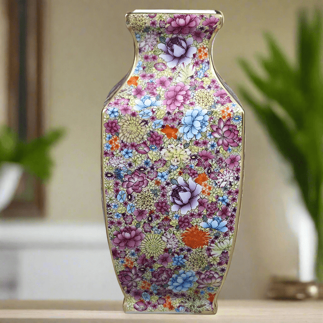 Quianlong Porcelain Floral & Gold Pattern Enamel Vase