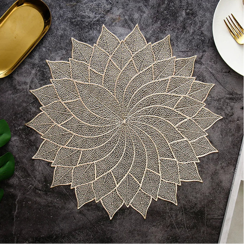 Holiday Metallic Flower Round Table Placemat